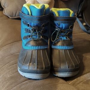Boys size 10 thinsulate snow boots